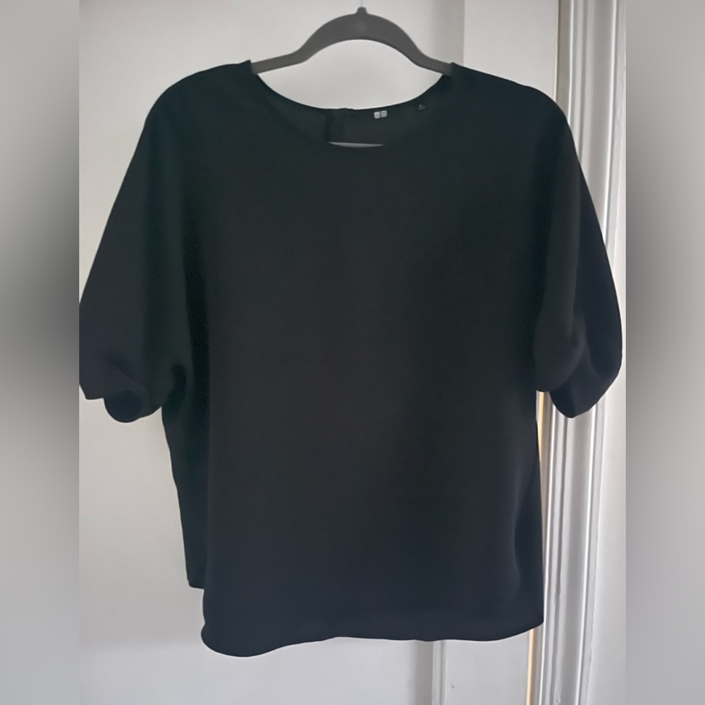 Uniqlo Women’s Blouse- detailed short sleeve- size medium